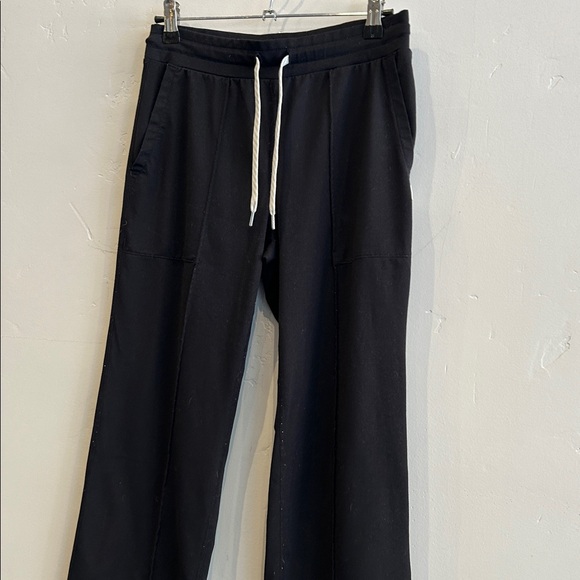 Vuori Women’s Halo Wide Leg Pant - Picture 5 of 9